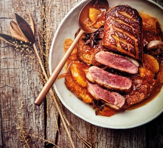 Magret de canard aux épices et à l'orange, patates douces rôties