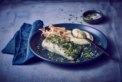 Pav&eacute; de turbot &agrave; la gremolata, mousseline de panais et chips de peau de panais