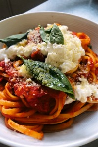 Linguine tomate-burrata